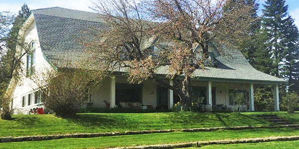 Front View of Shasta Starr Ranch house